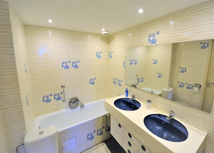 Apartment Near Sailing Club With Sea Views *