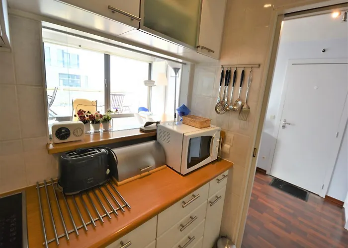 Near Sailing Club With Sea Views *